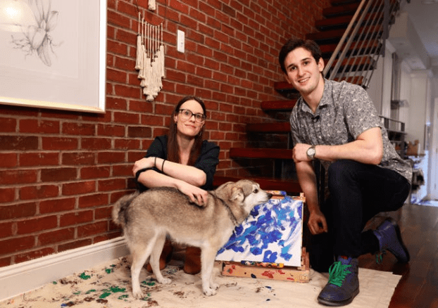 Американская галерея продает картины, нарисованные собакой, с марихуаной в подарок