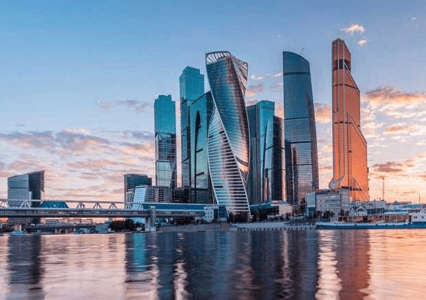 Названы города, из которых россияне хотят уехать ради работы
